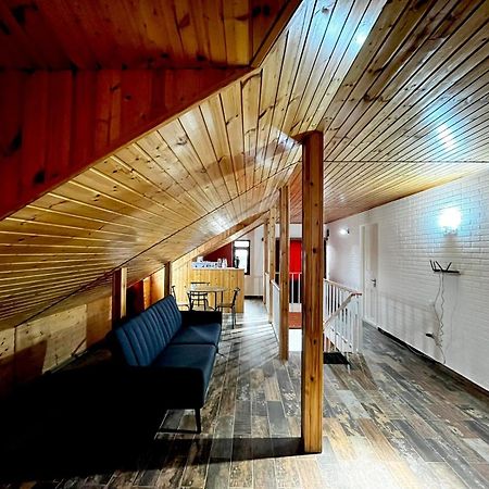 Nino & Irodi'S Guest House Kutaisi Exterior photo