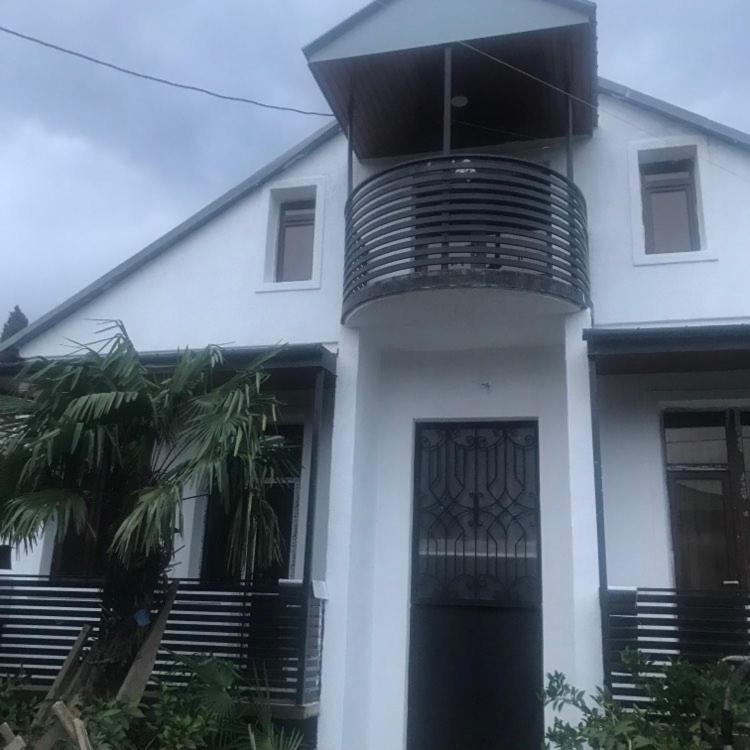 Nino & Irodi'S Guest House Kutaisi Exterior photo