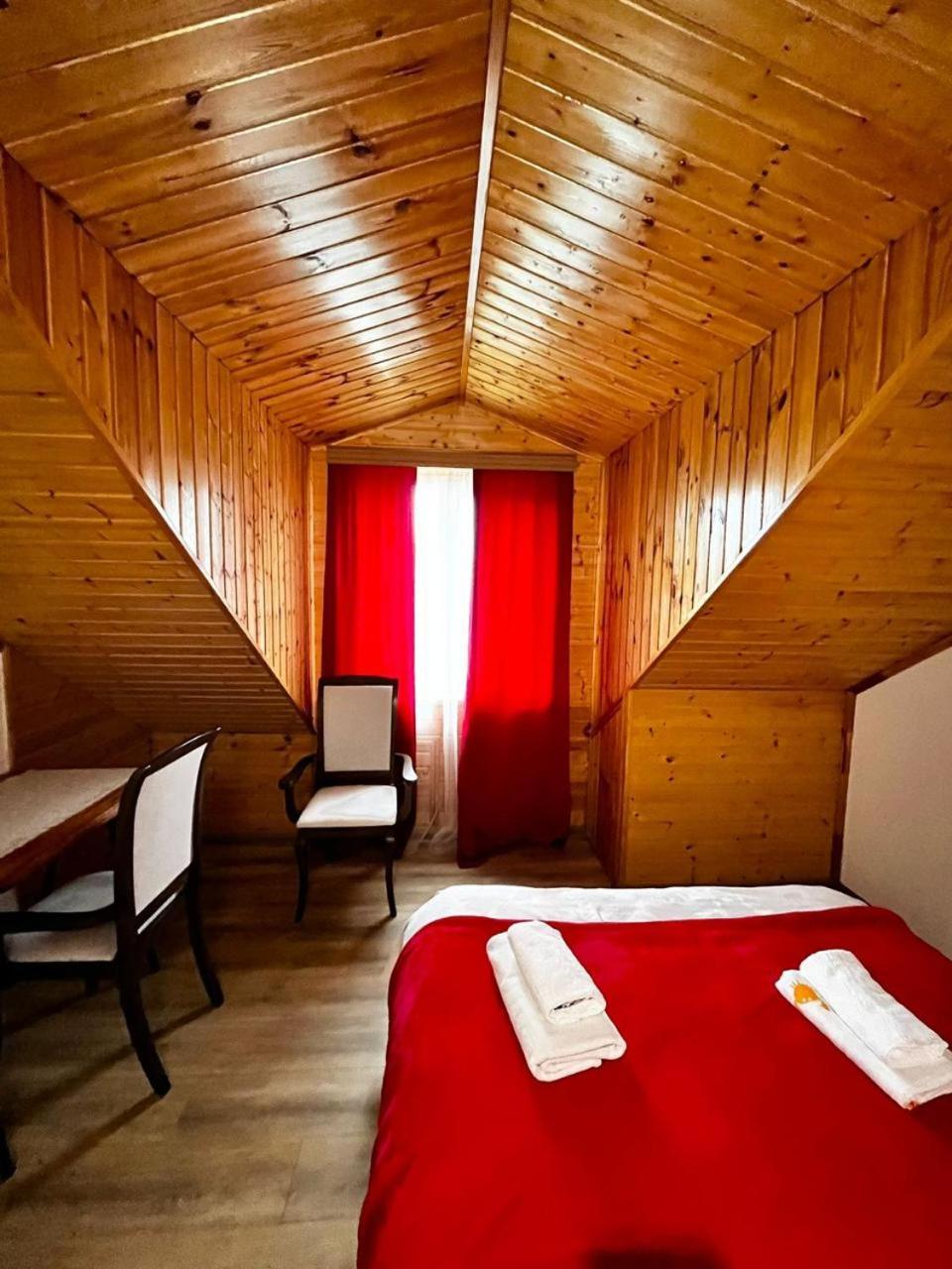 Nino & Irodi'S Guest House Kutaisi Exterior photo