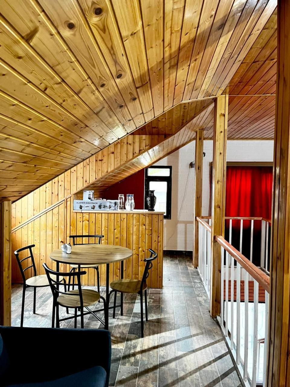 Nino & Irodi'S Guest House Kutaisi Exterior photo