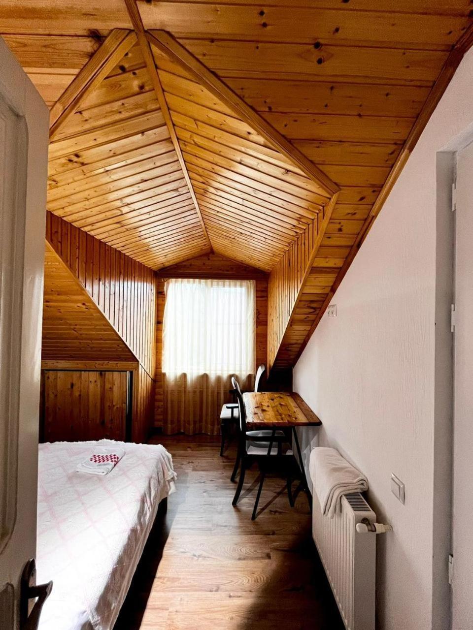 Nino & Irodi'S Guest House Kutaisi Exterior photo