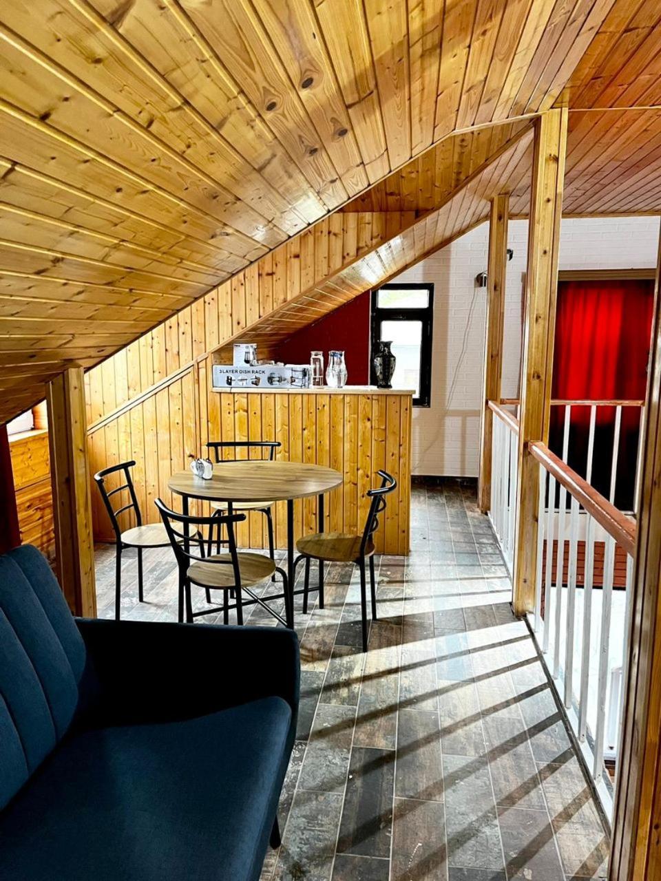 Nino & Irodi'S Guest House Kutaisi Exterior photo