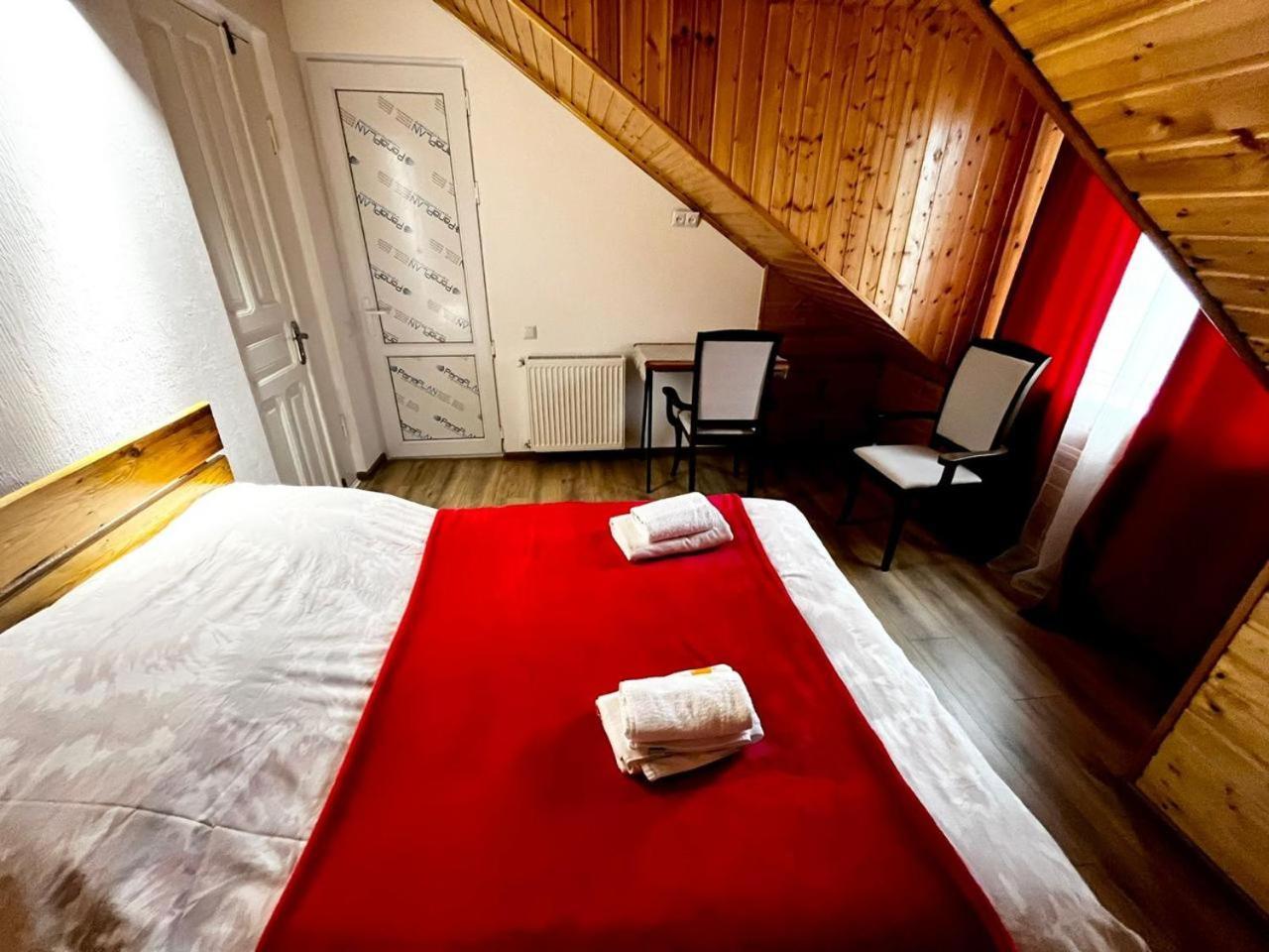 Nino & Irodi'S Guest House Kutaisi Exterior photo