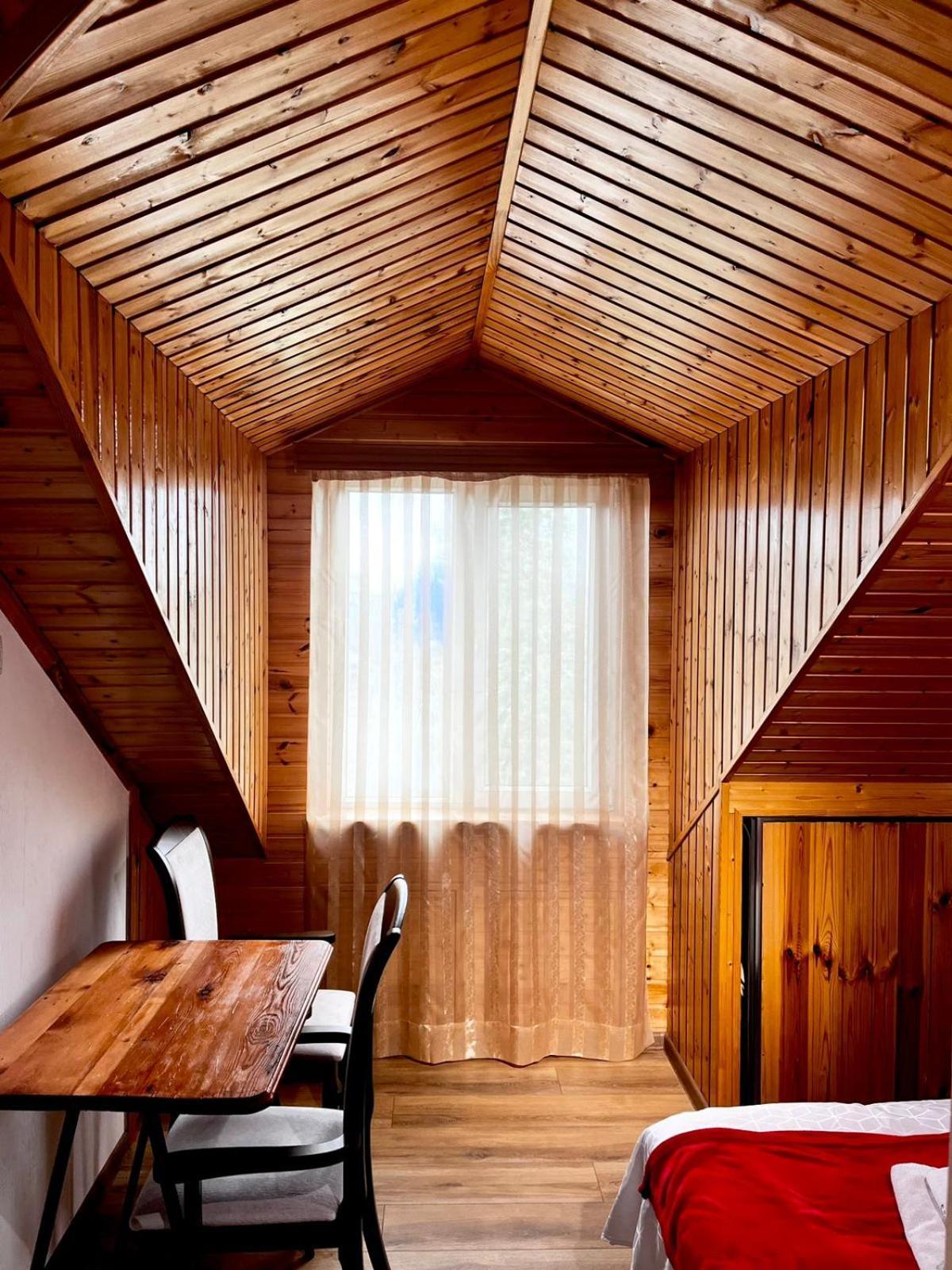 Nino & Irodi'S Guest House Kutaisi Exterior photo