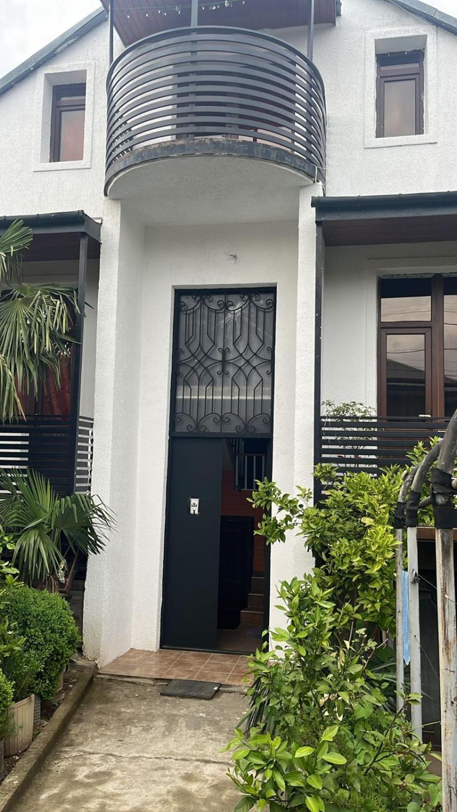 Nino & Irodi'S Guest House Kutaisi Exterior photo